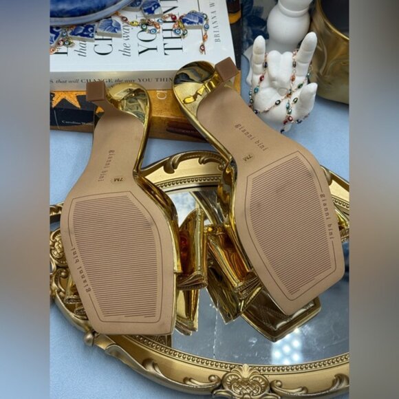 🆕 GIANNI BINI 🧿 NWOB Peeka Patent Gold Metallic Keyhole Ornament Sandal, Sz 7 - Picture 13 of 16